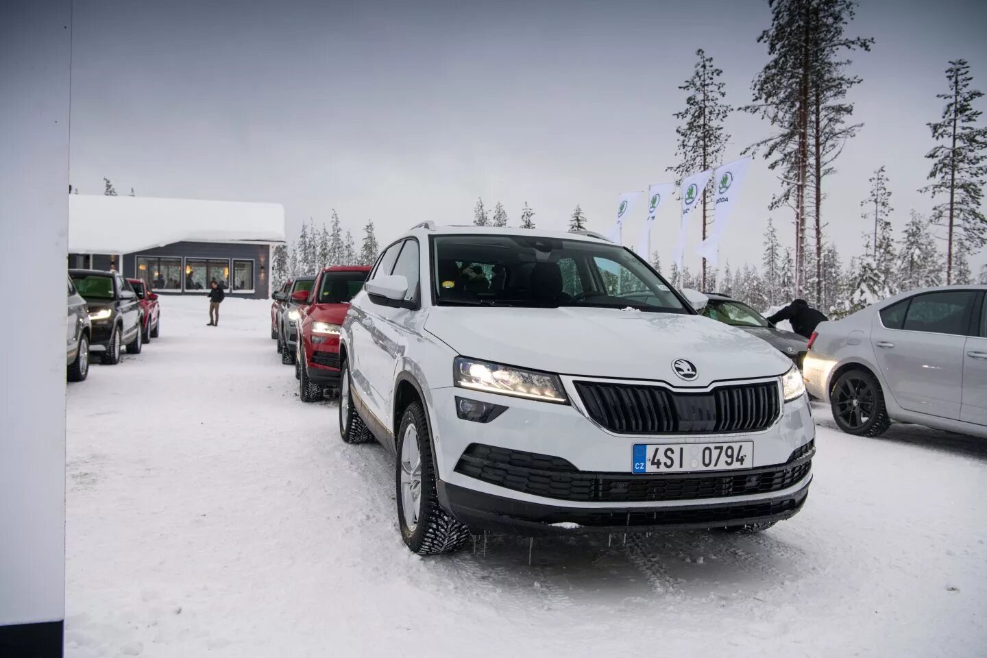 Шкода карок белый. Skoda karoq 2020. Сервис шкода карок. Shkoda karoq style. 6.