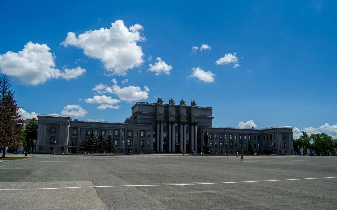 Пл Куйбышева Самара. Площадь им Куйбышева в Самаре. Площадь Куйбышева в Самаре самая большая площадь в Европе. Сквер площади Куйбышева Самара. Пл имени