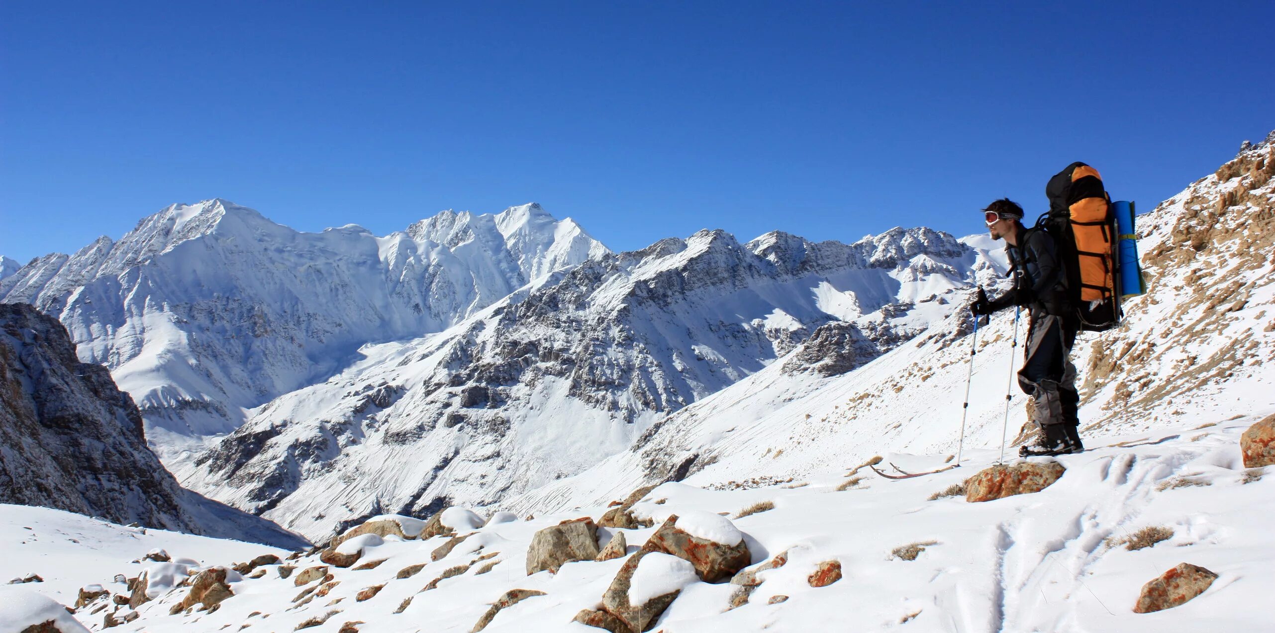 Grand pamir. Пик революции Памир. Памир туризм курортҷ. Памир Миша турист. Памир зимой.