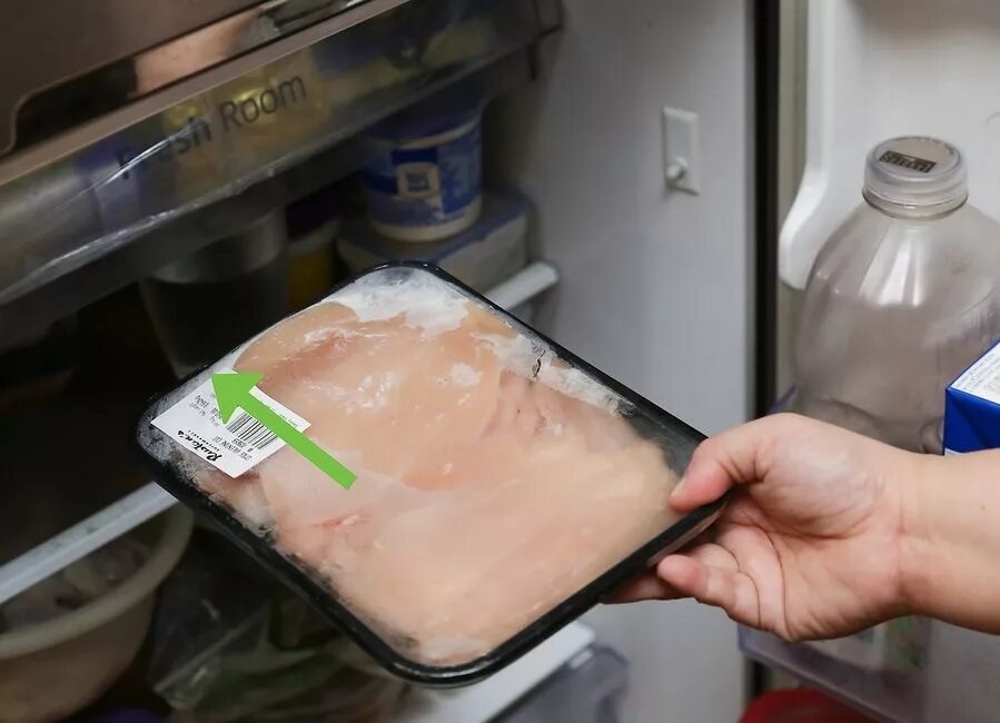 Ли размораживать мясо в воде. Быстрое оттаивание мяса. размораживание продуктов. размораживание мяса в воде. быстрое размораживание мяса.