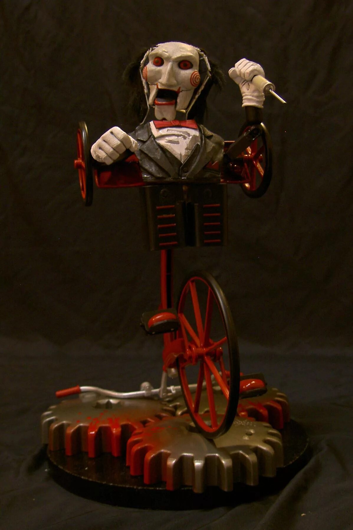 Как лепить бензопилу. Дом бабки гренни из пластилина. Маска билли из пилы папье маше. Как слепить пилу. Как слепить пилу.