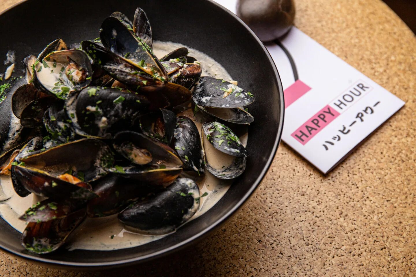 Мидии рапаны устрицы. Жареные мидии в сливочном соусе. Жареные мидии на сковороде. Как вкусно пожарить мидии. Корейская мидия.