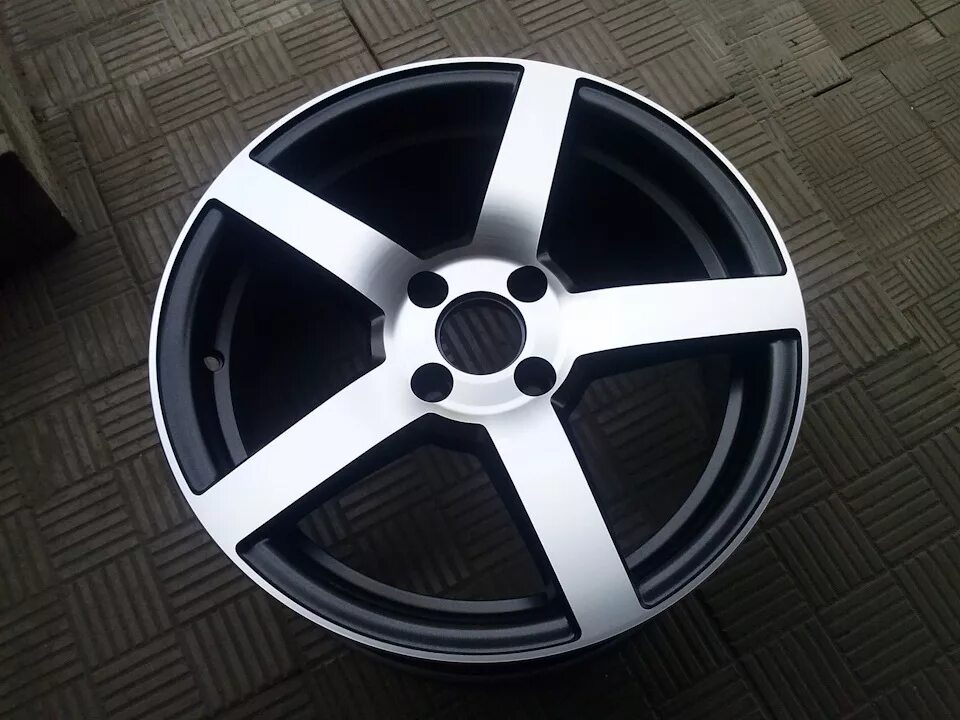 Фото литых. Диски Sakura - cv3 реплика Vossen. Sakura 9135 r16. Vossen cv3 r15 4x100. Vossen cv3 r16 4x98.