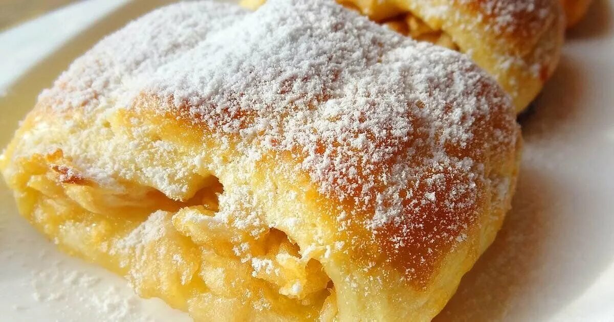 Простая и вкусная выпечка с яблоками. Выпечка с яблоками. выпечка с яблоками на скорую руку. выпечка на сметане. выпечка на сметане с яблоками.