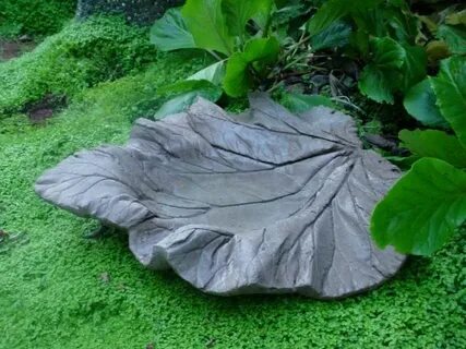 Руки из бетона для сада