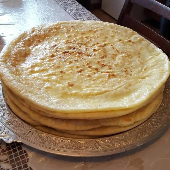 Балкарцы кухня. Карачаевские хычины. Карачаевцы кухня национальная. Книга карачаевская кухня. Хычины в карачаево черкесии.