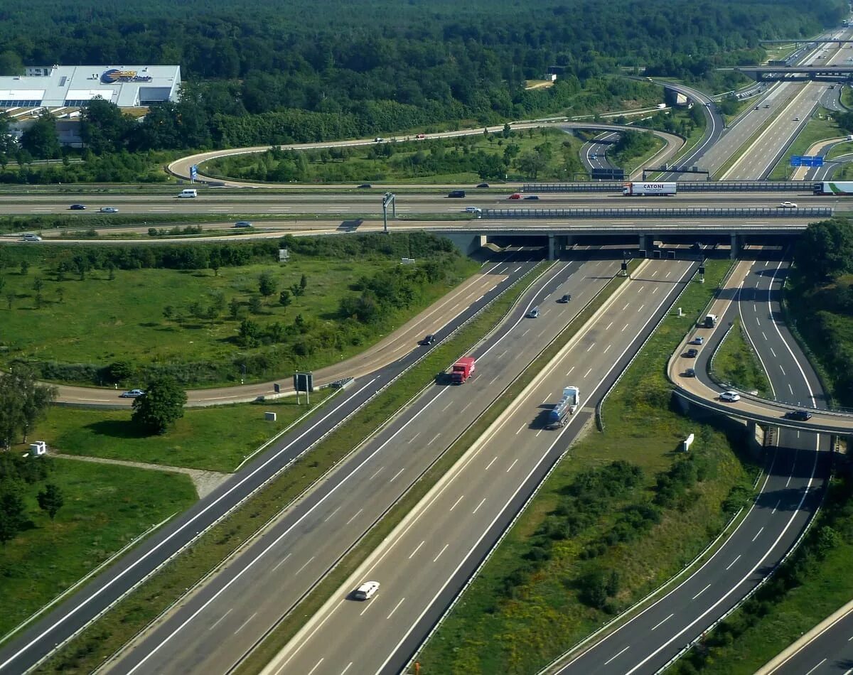 Что такое автомагистраль. Автобан германия. автобан 4 германия. дороги в германии автобан. новорижское шоссе автомагистраль.