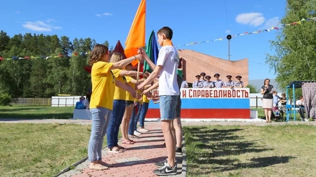 Дружные ребята лагерь омск корпуса. Детский лагерь. Полтавский лагерь омская область. Омская область чернолучье лагерь иртышские зори. Лагерь орленок омская область калачинск.
