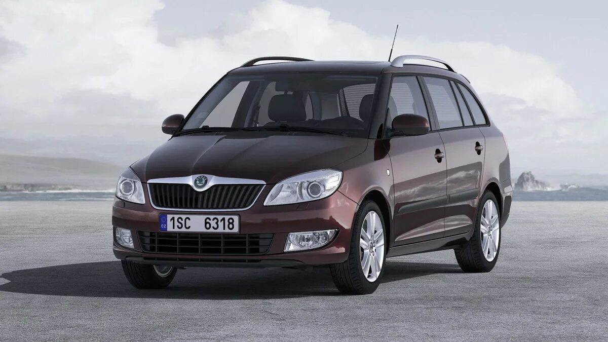 Фабия комби. Skoda Fabia 2 универсал. Skoda Fabia Combi 2010. Шкода Фабия 2 универсал 1.4. Шкода Фабия Комби 2011.