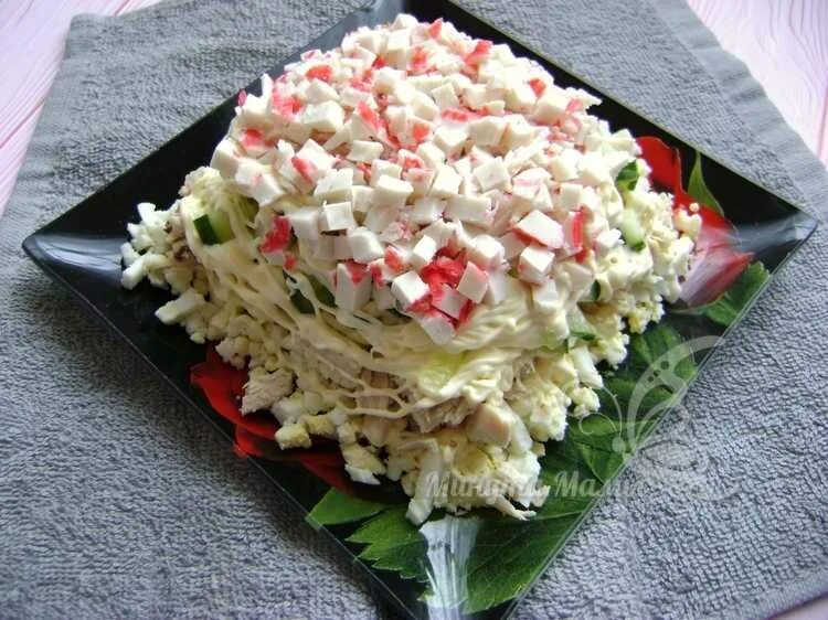 Салат нежный с курицей и сыром. Салат нежность с курицей. Салат нежный краб. Салат неженка с курицей. Слоеный салат неженка.