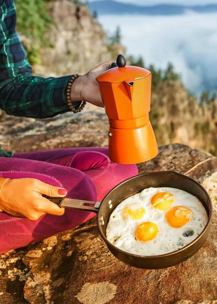 Для готовки еды в походе. Products camp судьи. Готовим в горах. Camping and cooking. Обед в походе.