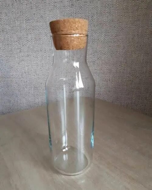 Бутылка из Икеи с пробкой. Бутылка из икеа. Бутылка для воды с пробкой из пробкового дерева. Икеа бутылка с крышкой.