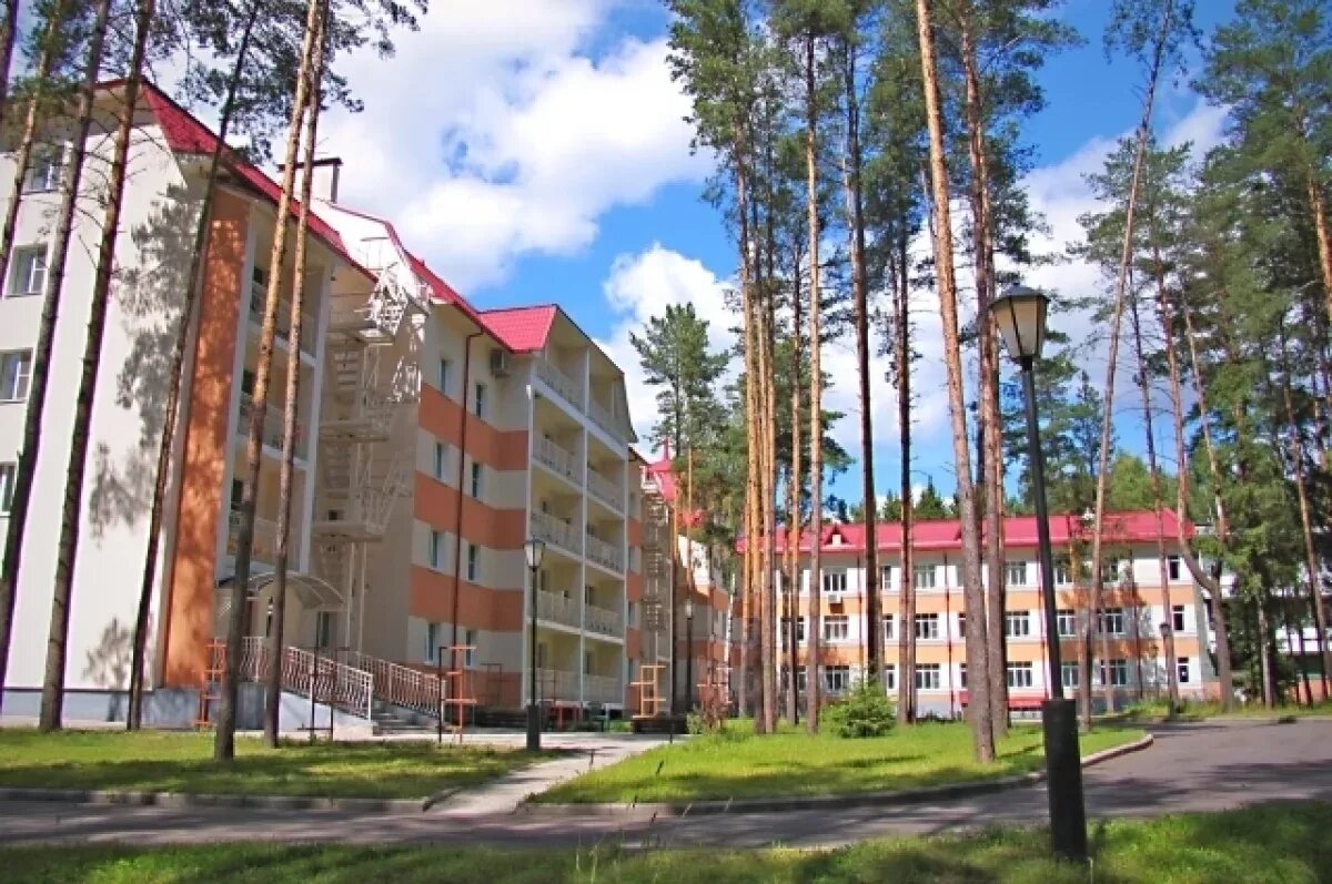 Кинотеатр заря барнаул. Посёлок хвойная новгородская область. Спортивный комплекс хвойная. Поселок хвойная школа номер 2. Кинотеатр заря светогорск.