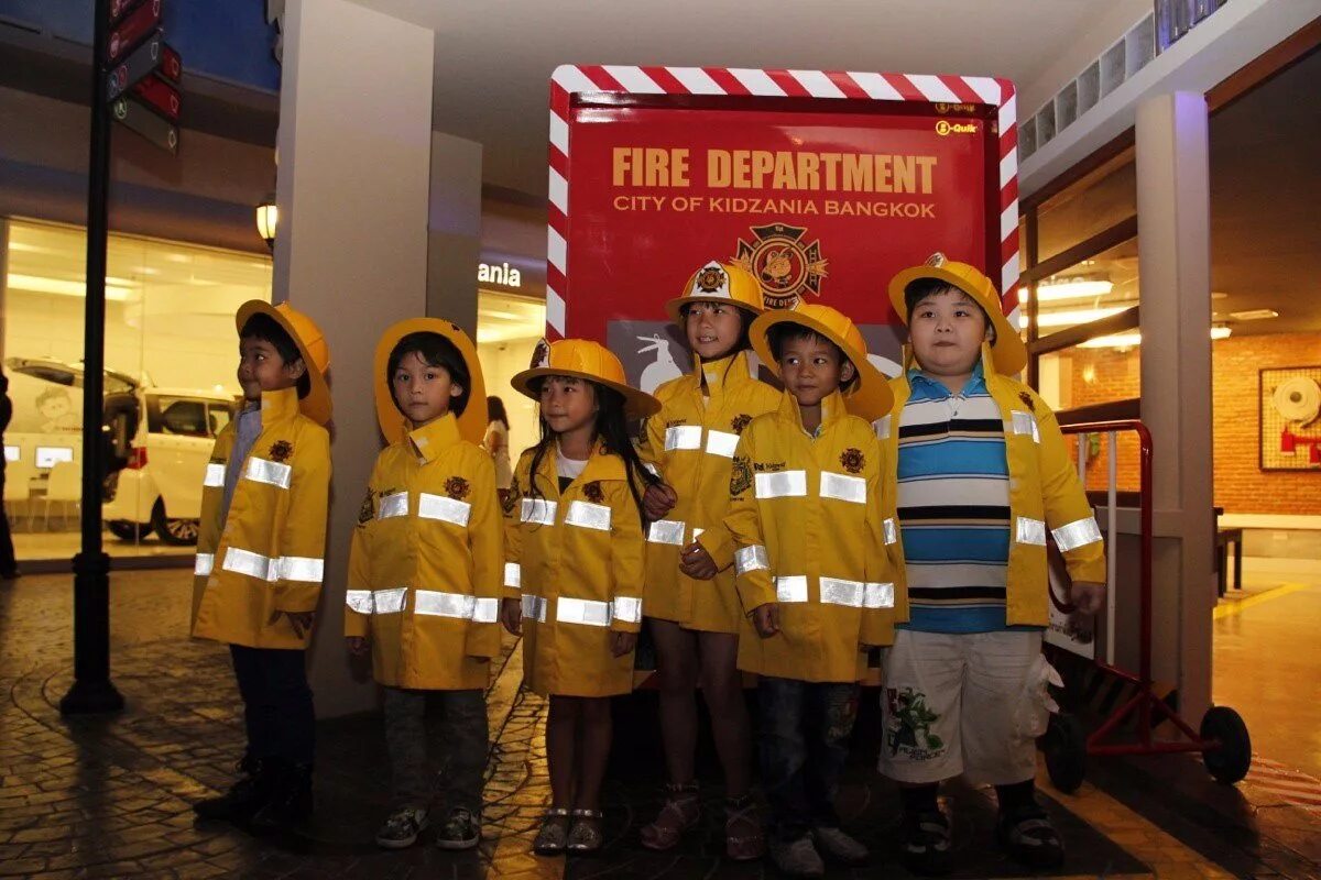 Кидзания работа. Кидзания работа. Кидзания работа. Кидзания работа. Парк профессий кидзания.