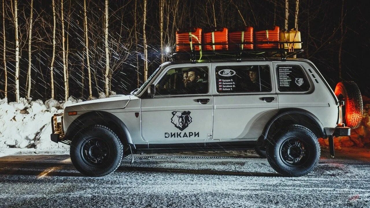 Купить б/у Lada (ВАЗ) 2131 (4x4) I 1.7 MT (83 л.с.) 4WD бензин механика в Москве