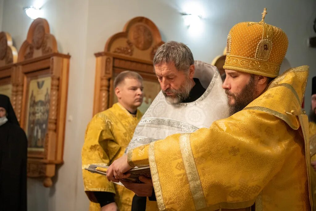 Литургия 19. Епископ софроний кинельский и безенчукский. Пронский монастырь 2021. Пронский монастырь официальный сайт. Литургия 19 декабря 2021.