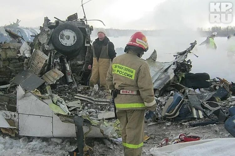 Катастрофа atr 72 под тюменью. Атр 72 тюмень авиакатастрофа. авиакатастрофа тюмень сургут. атр-72 катастрофа в тюмени.