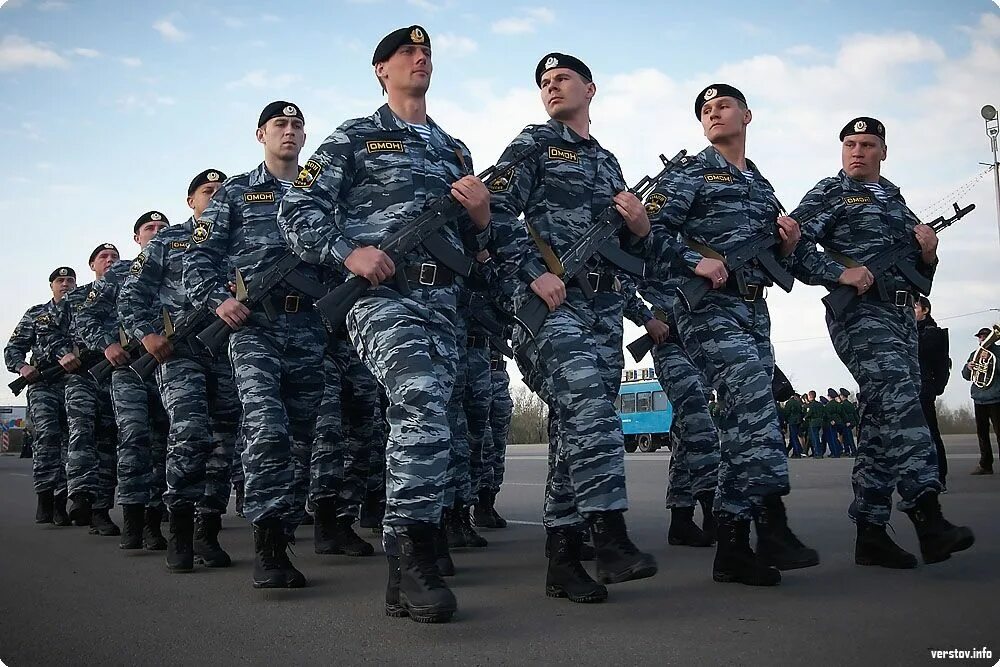 Без наличия специальных