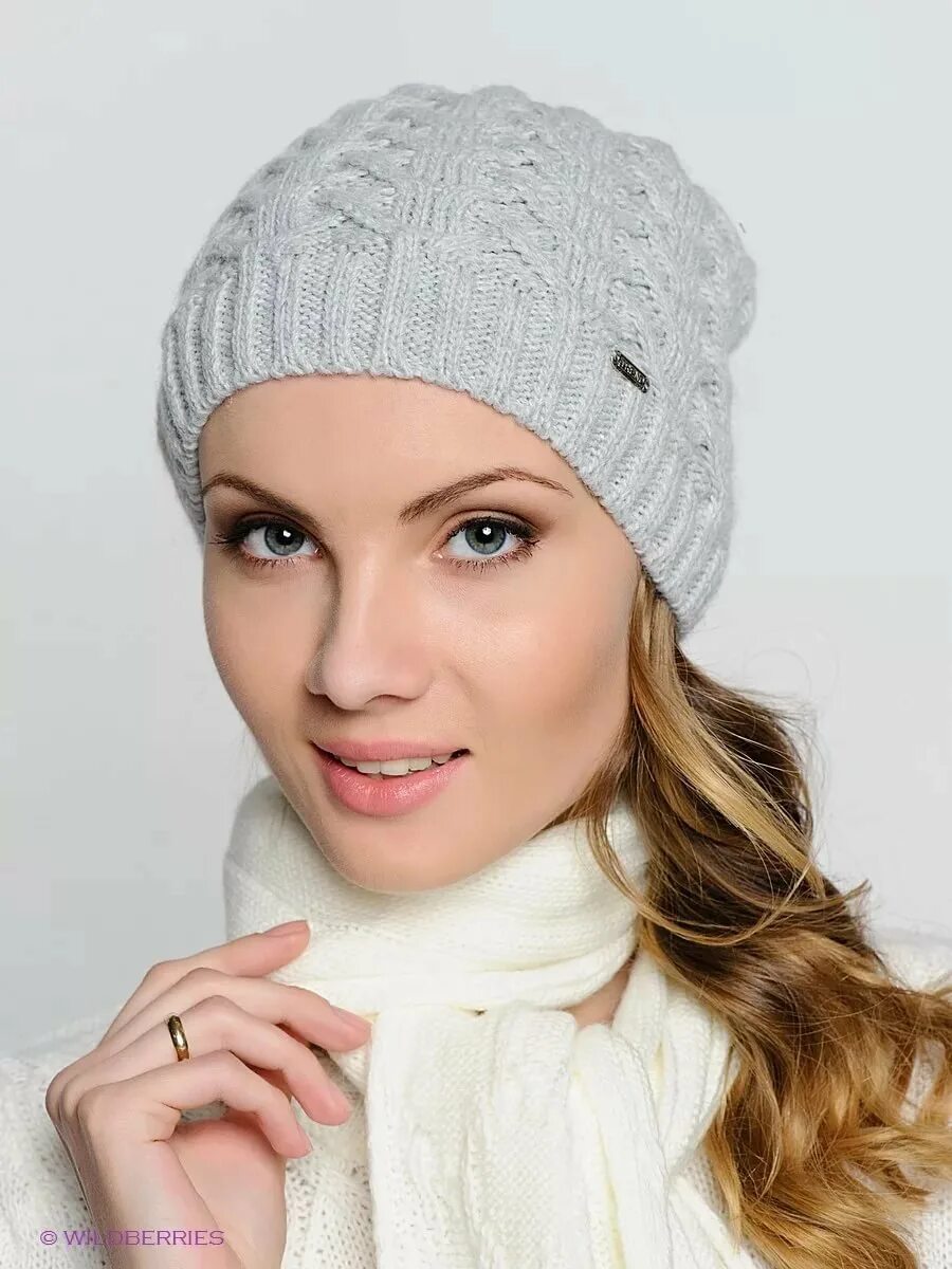 Весенние вязаные шапочки для женщин. Весенние вязаные шапки. Модные шапки бини зима 2022-2023. Шапка женская. Весенние вязаные шапки.