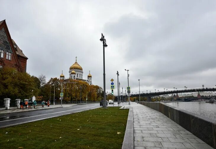 Левый берег московская область. Левый берег Москвы реки. Пречистенская набережная мост. Пречистенская набережная 18. Пречистенская набережная 24.