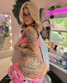 Kunshikitty hot, phone wallpaper, mobile wallpaper, tablet wallpaper.