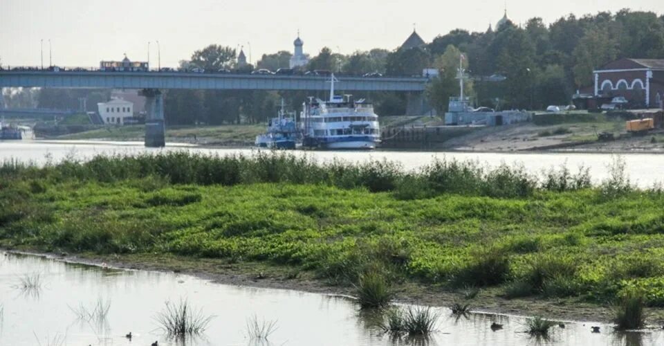 Уровень воды в реке волхов. Уровень воды в Волхове. Гидроресурсы Новгородской области. Уровень воды в Волхове на сегодня в Великом Новгороде. Дно Волхова.