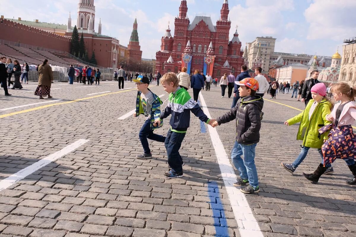 Пл детей. Красная площадь экскурсия. Красная площадь для дошкольников. Прогулка в городе. Экскурсия на красную площадь в Москве.