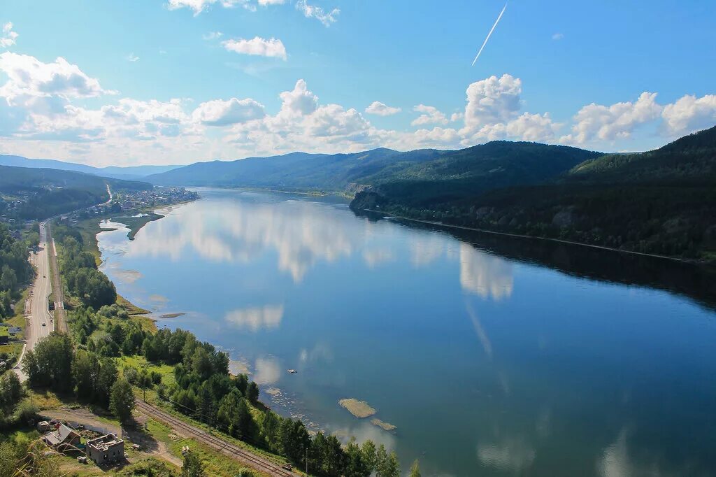 Страны реки енисей. Река Енисей Красноярск. Красноярск Енисей природа. Город Красноярск река Енисей. Смотровая Красноярск Енисей.