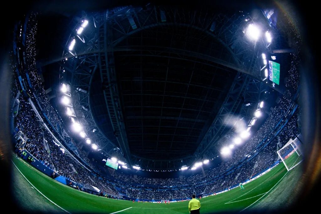 Футбольный стадион ночью. Футбол стадион Зенит. Ночной вид футбольного стадиона. Стадион ночью