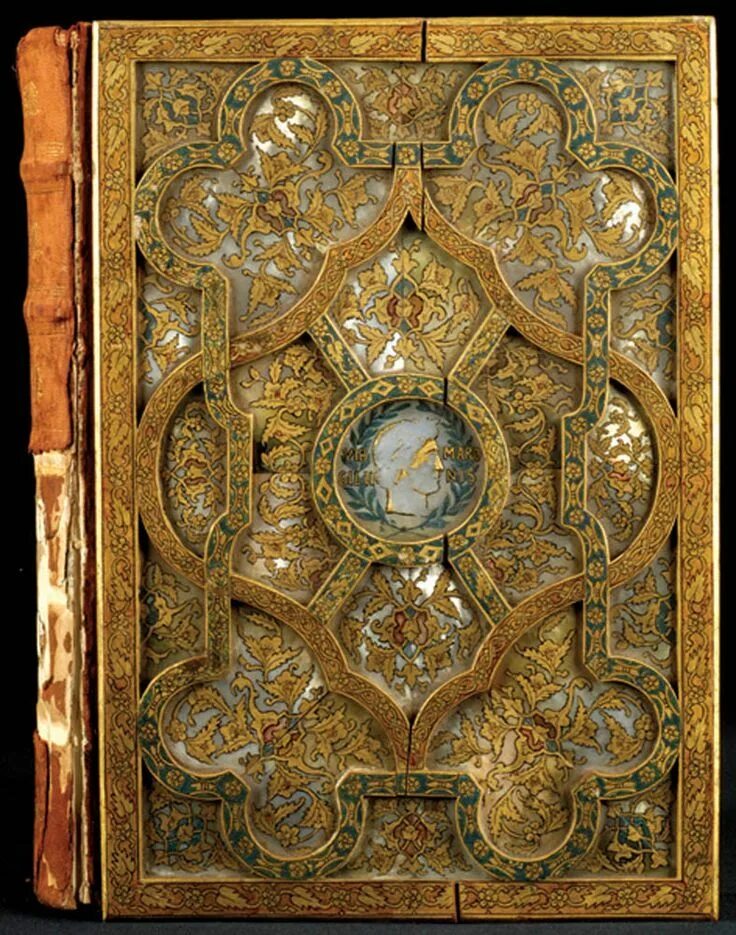 Старые древние книги. Старинный переплет. старинные книжные переплёты. обложка старой книги. переплет старинной книги.
