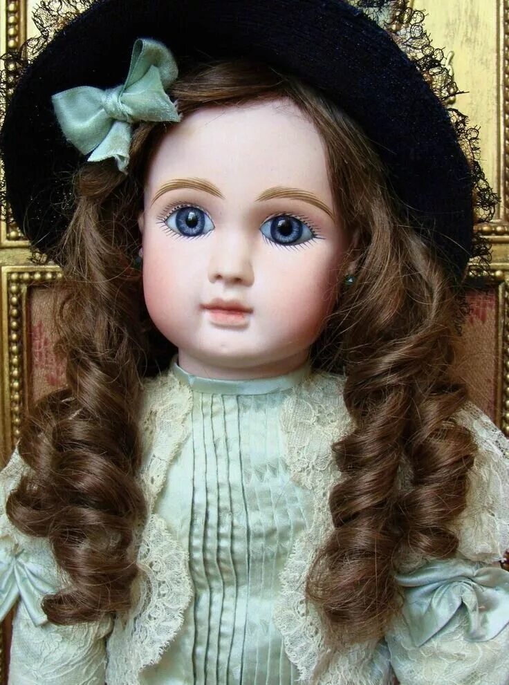 Старая куколка. Кукла фарфоровая. Антикварные куклы. Антикварные фарфоровые куклы. Красивые старинные куклы.