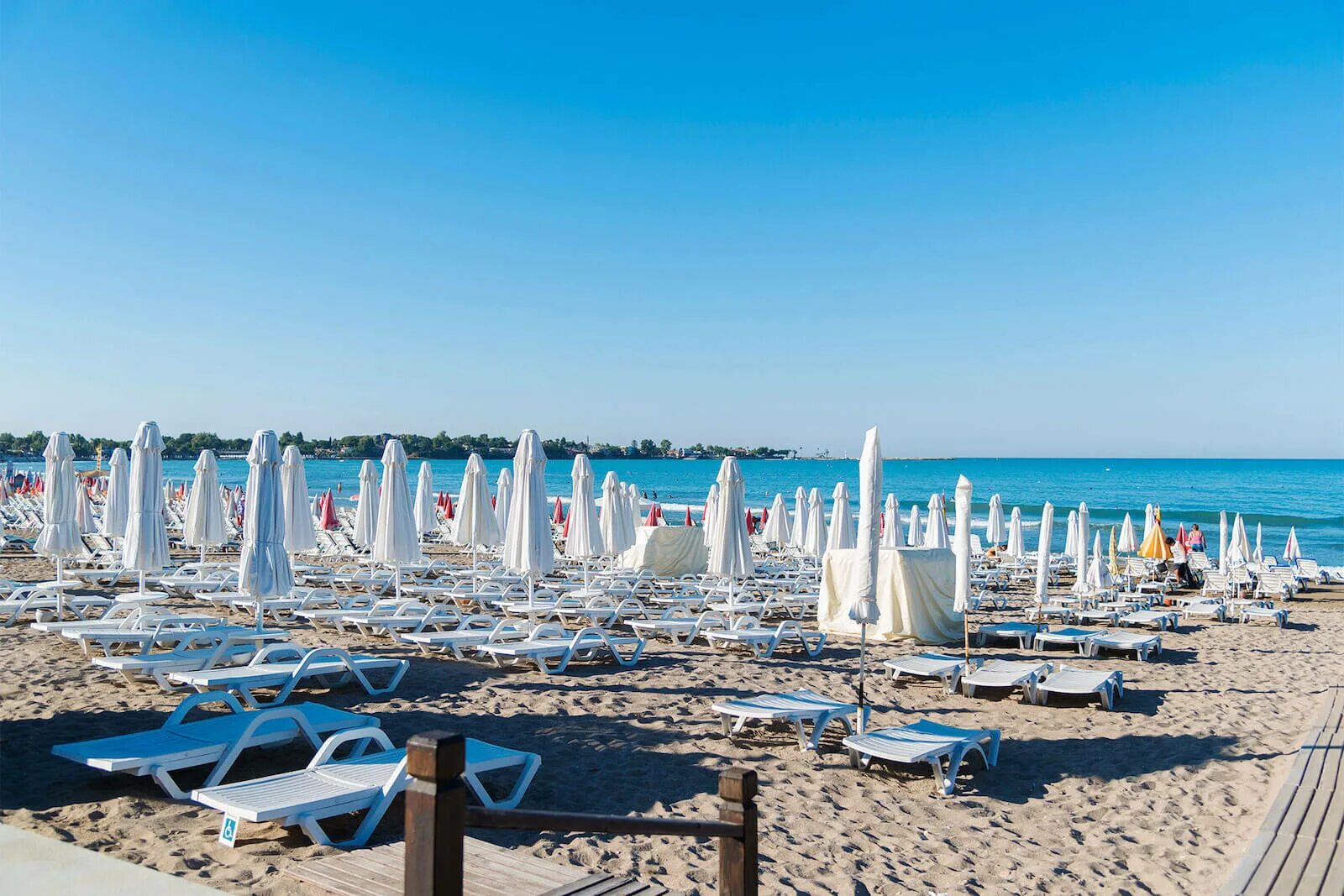 Сиде отель пляжи. TUI Blue Barut Andiz 4. Barut Blue Турция Сиде. Средиземное море Турция Сиде. Туи Блю Барут Андиз Сиде.