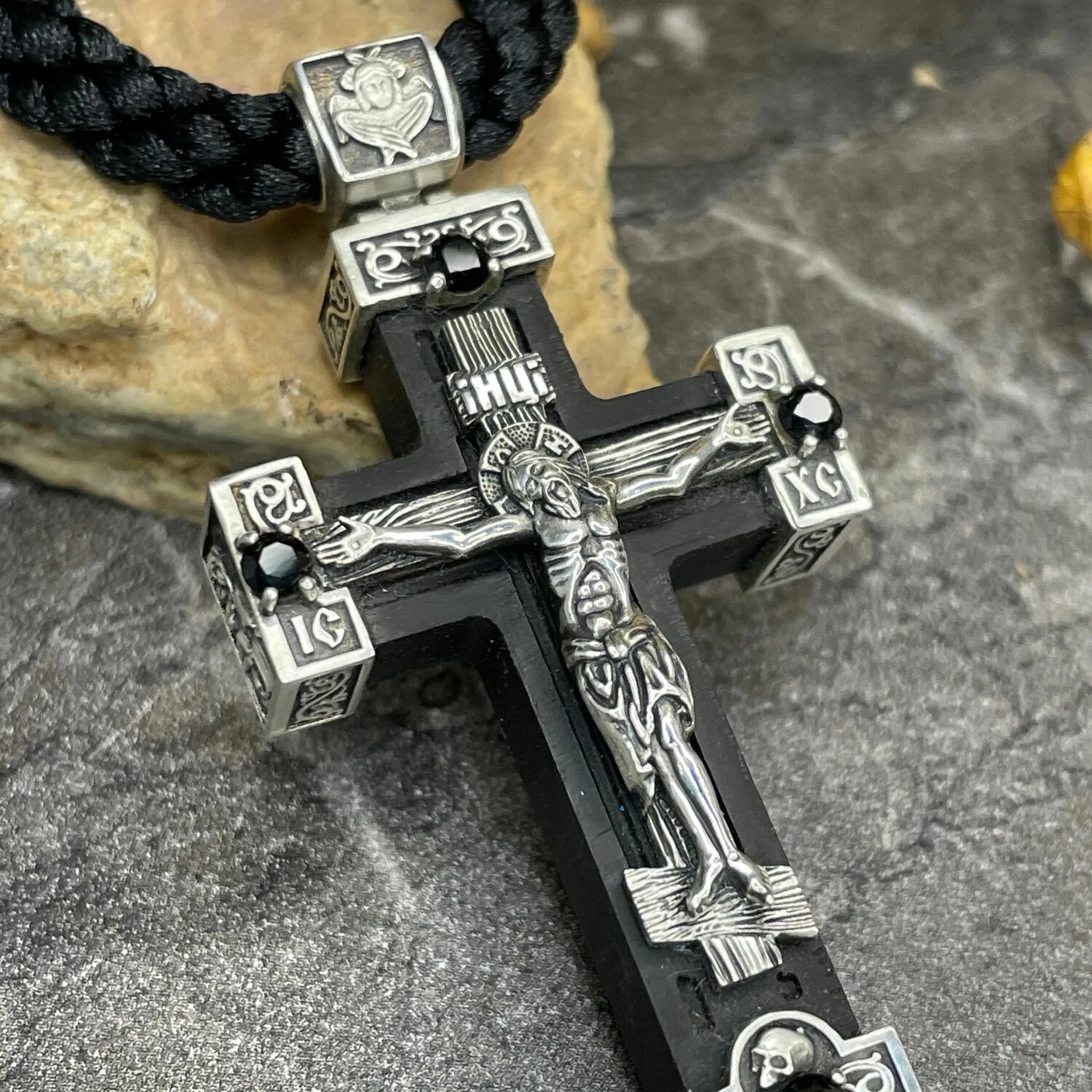 Крест серебряный мужской христианский. Крест деревянный с серебром наперсный. Деревянный крест с серебром.