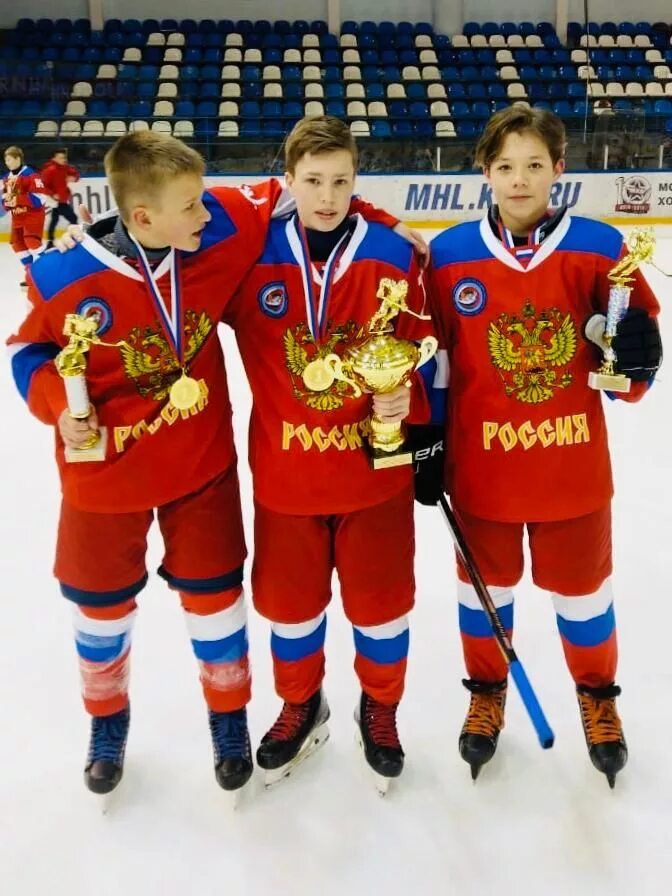 Россия 14 15. Юный хоккеист. Хоккеист подросток. Молодые хоккеисты. Хоккеисты 12 лет.