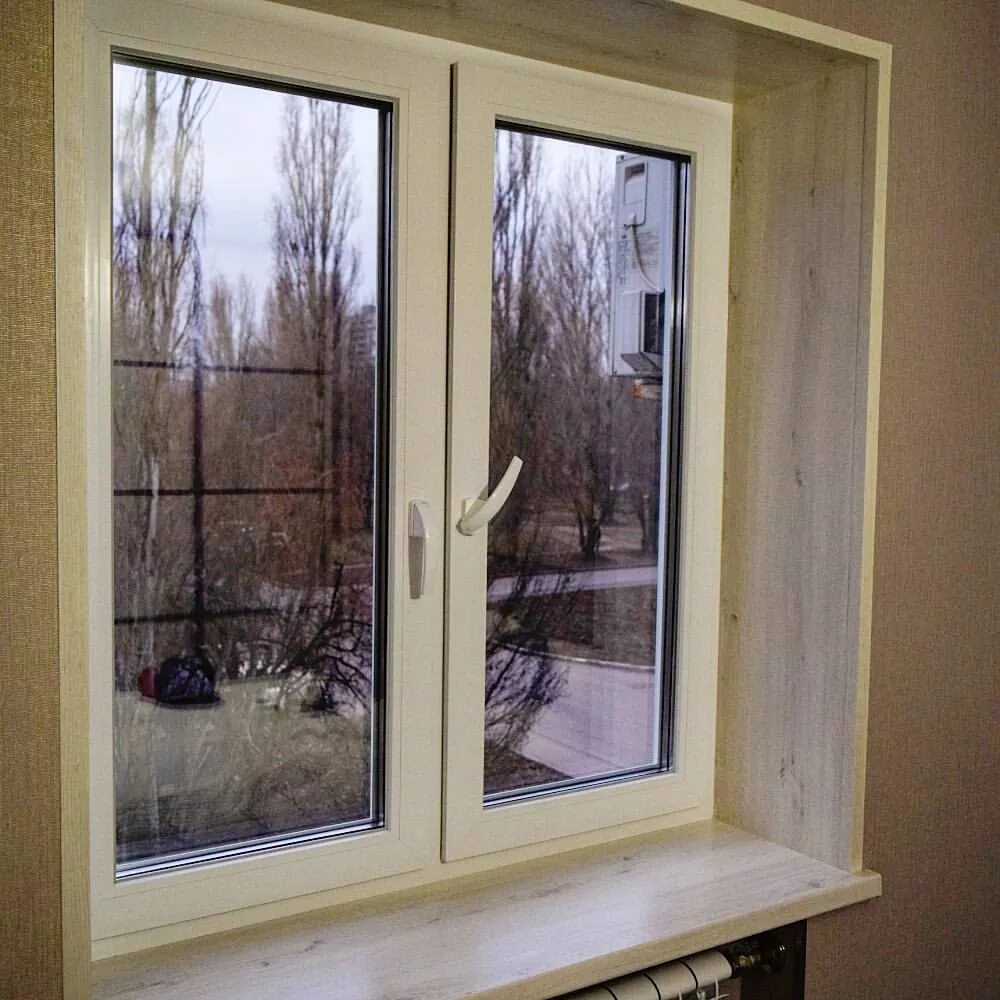 оконные откосы из мдф. деревянные откосы на окна. откосы и подоконники из мдф. пластиковые окна с подсветкой. отделка оконных откосов мдф.