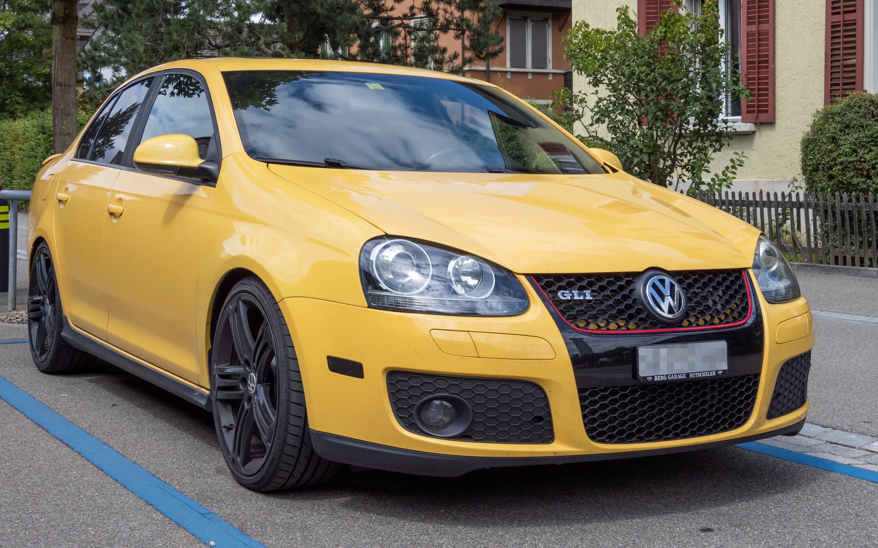 Vw jetta gli mk6. Фольксваген джетта желтый. Джетта 2. Vw jetta 5 gli. Фольксваген тигуан такси.