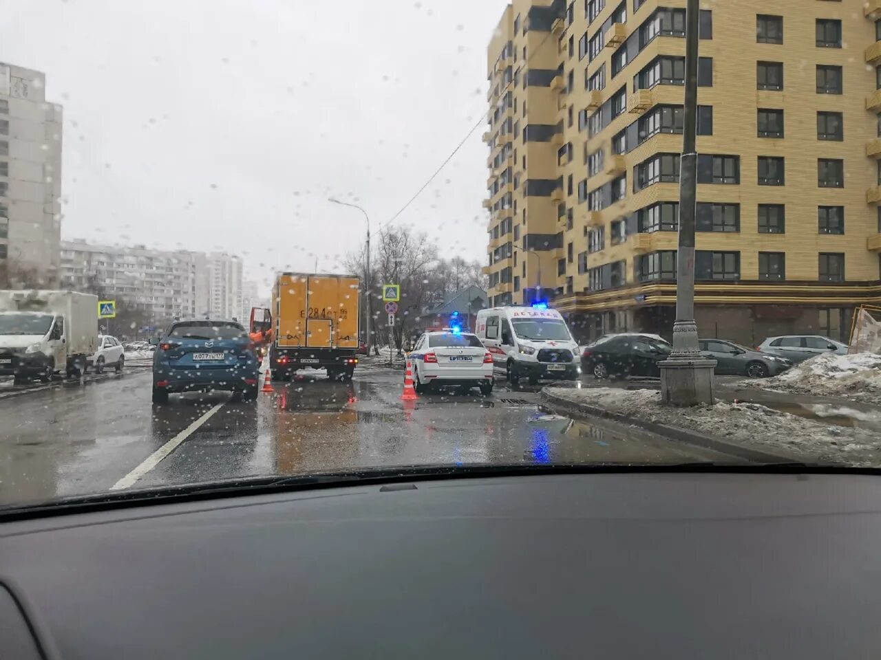 Чп в московской области сегодня. Грузовик сбил пешеходный мост.