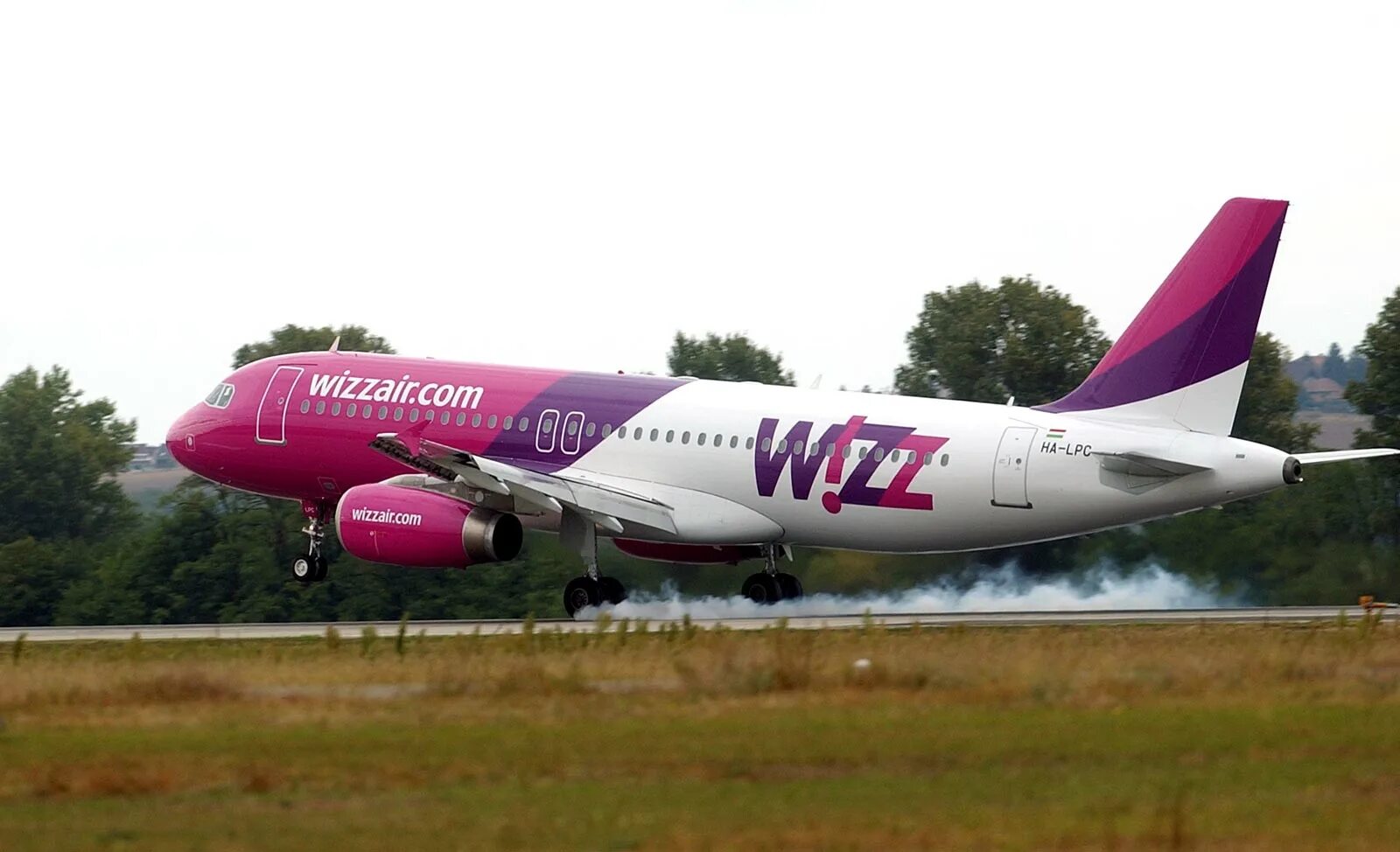 Самое эйр. Wizz Air самолеты. Флот Wizz Air. Wizz Air Сербия авиакомпания. Международный аэропорт Венгрия Wizz Air.
