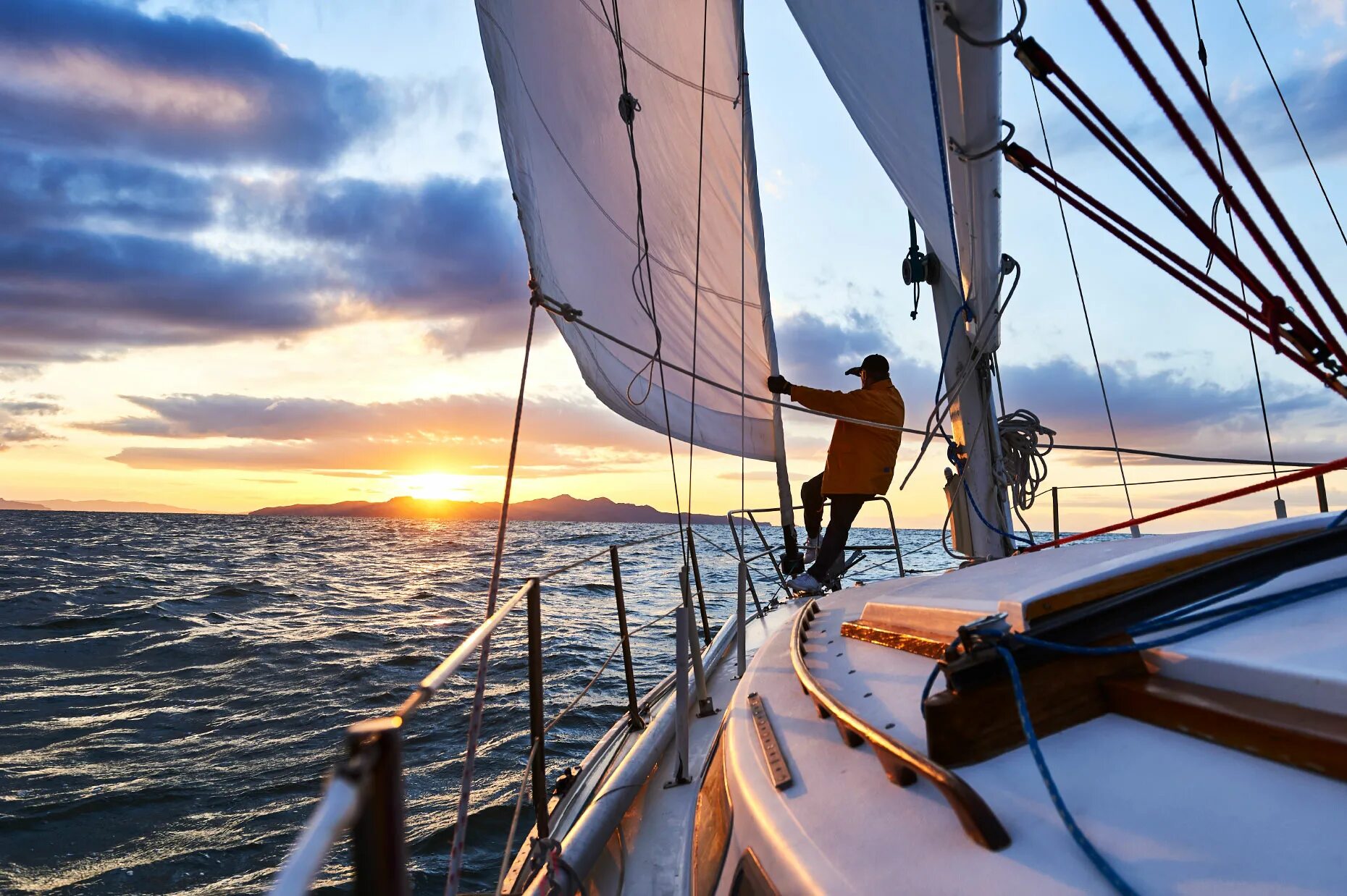 Название по книжному морю под парусом лета. Под парусом лета. Парусный спорт для детей. Яхта солнце. Парусная лодка.