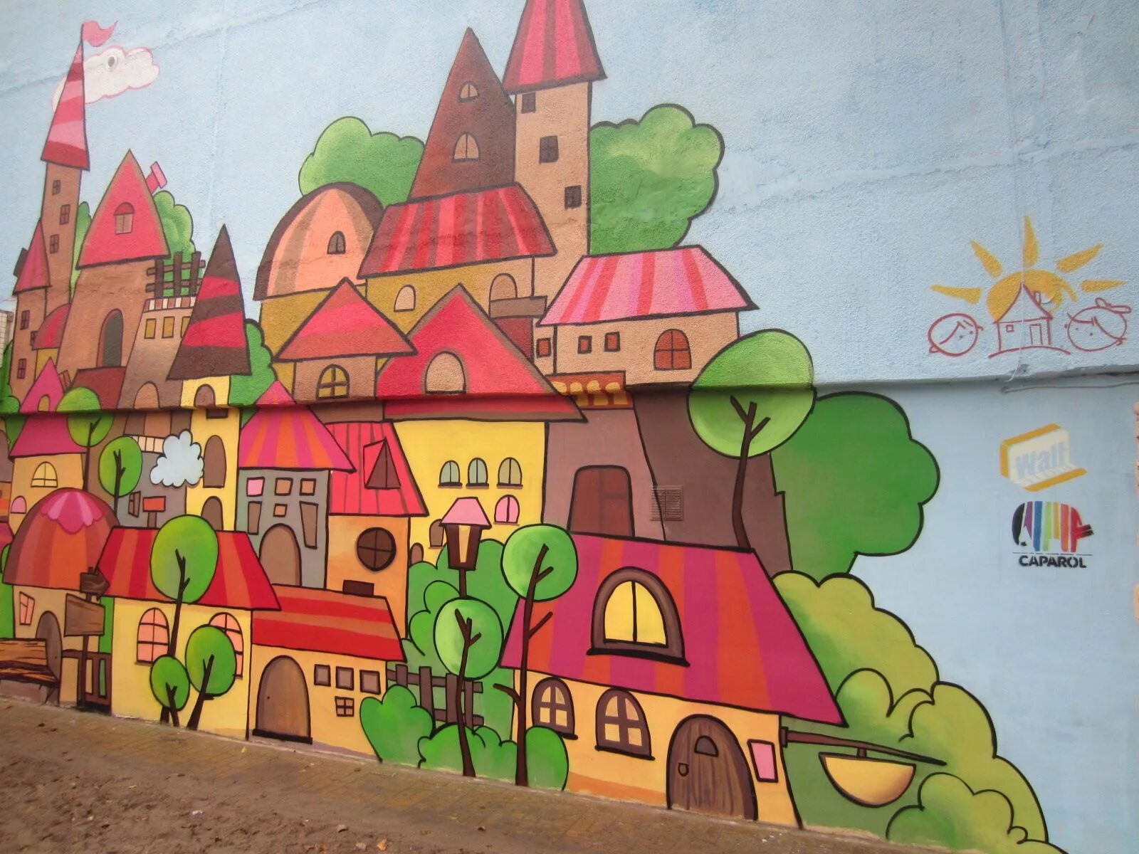 Рисунок на стене улица. Роспись стен в детском саду. Роспись стен в садике. Город на стене в детском саду. Роспись стен в детском саду город.