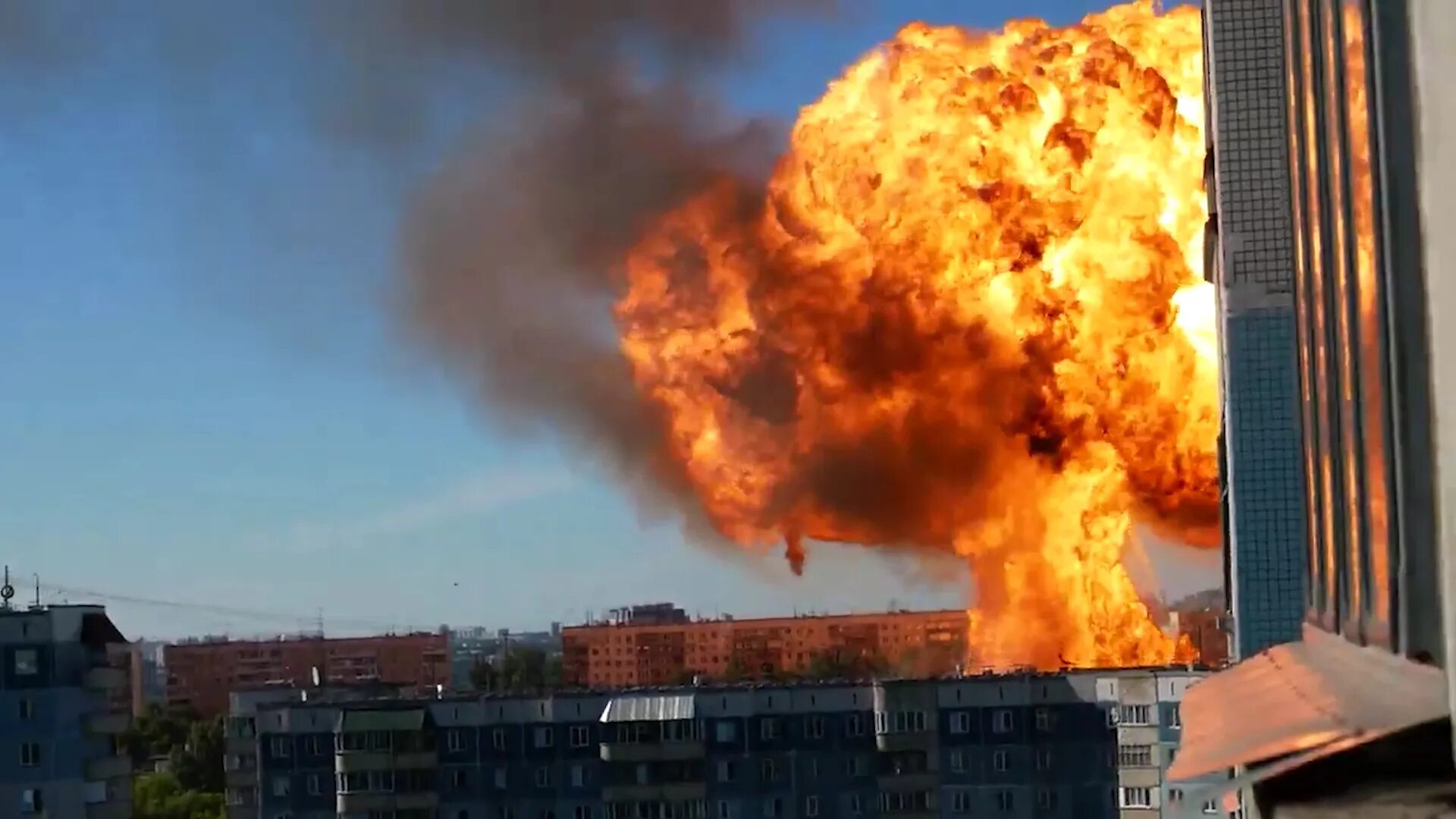Звук взрыва вблизи. Взрыв в Новосибирске 14-06-2021. Взрыв на газовой заправке в Новосибирске 14.06.2021.