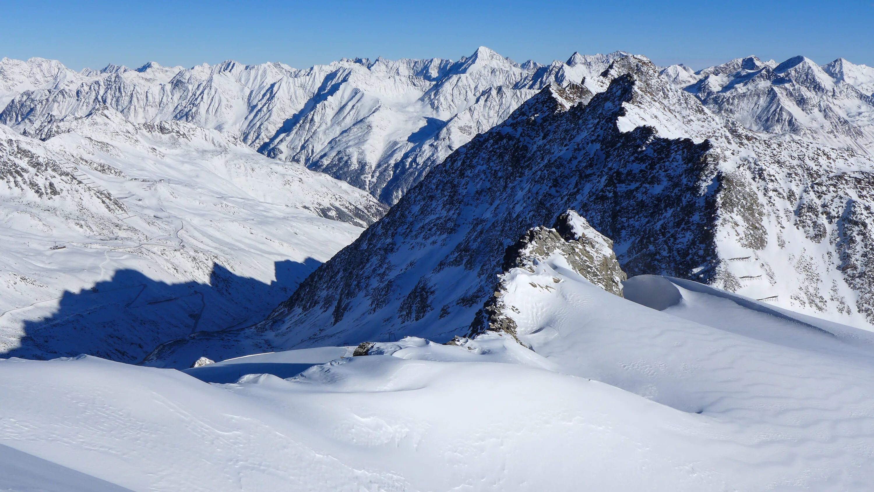 Курорт в альпах 6 букв сканворд. Австрия горные ледники. Заснеженные горы. Ледник альпийского типа. Австрия зима.