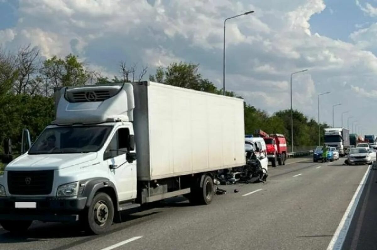 Переехал в ростовскую область. ДТП на трассе м4 Дон в Ростовской области 21.08.2020. Авария на трассе м4 Дон в Ростовской области сегодня. Фура на дороге.