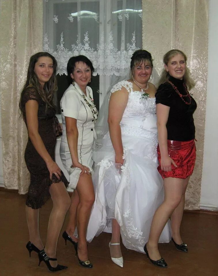 Демотиваторы про некрасивых девушек. Свадьба демотиватор. Русские женщины на свадьбе. Невеста демотиватор.