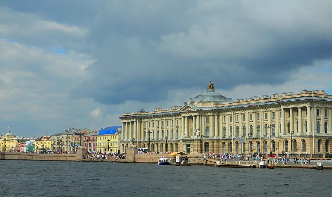 Университет на Университетской набережной в Санкт-Петербурге. Университетская набережная 17 Санкт-Петербург. Университетская набережная 17 Академия художеств. Россия, Санкт-Петербург, Университетская набережная, 17.