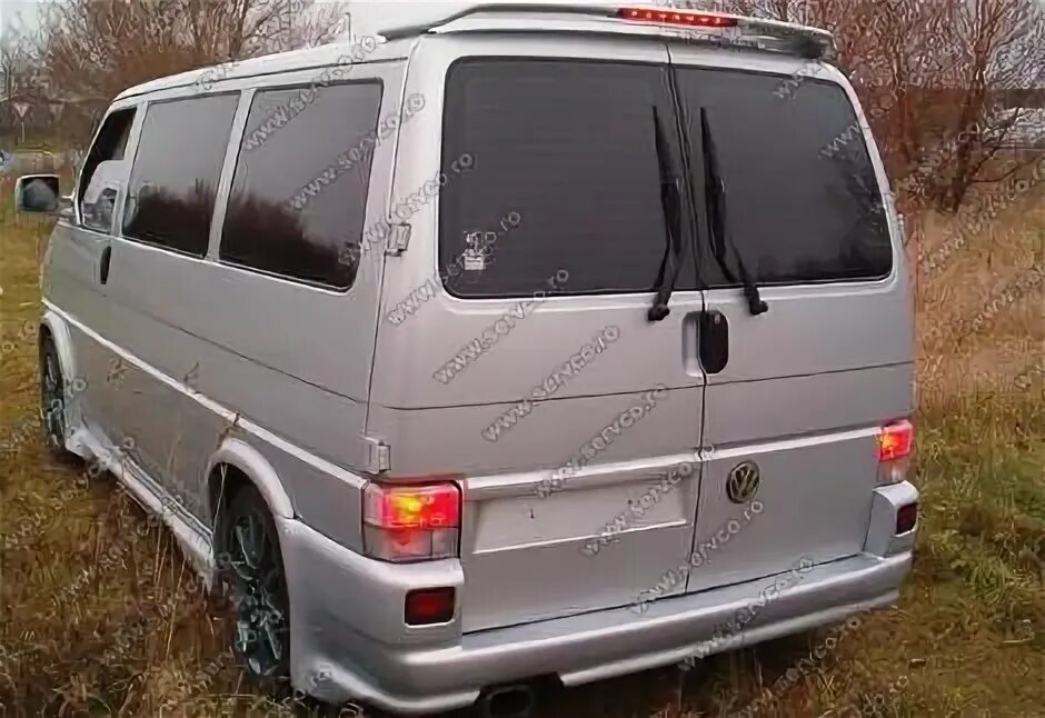 Купить дверь фольксваген т4. VW t4 спойлер. Задний спойлер Фольксваген т4. Распашные двери на т4 Фольксваген. Спойлер на заднюю дверь Фольксваген т4.