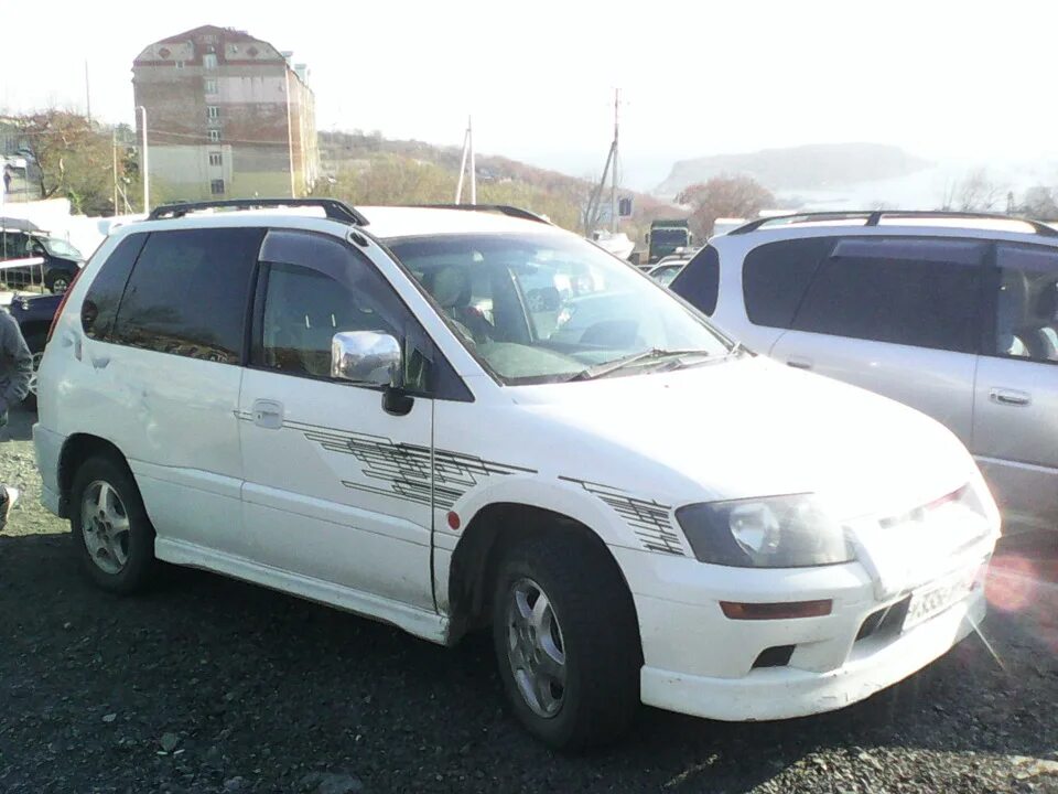 Mitsubishi хабаровск. Митсубиси РВР 1998. Mitsubishi RVR, 1999 коррозия кузова. RVR x2 с черной крышей. РВР 2 поколение Рестайлинг.