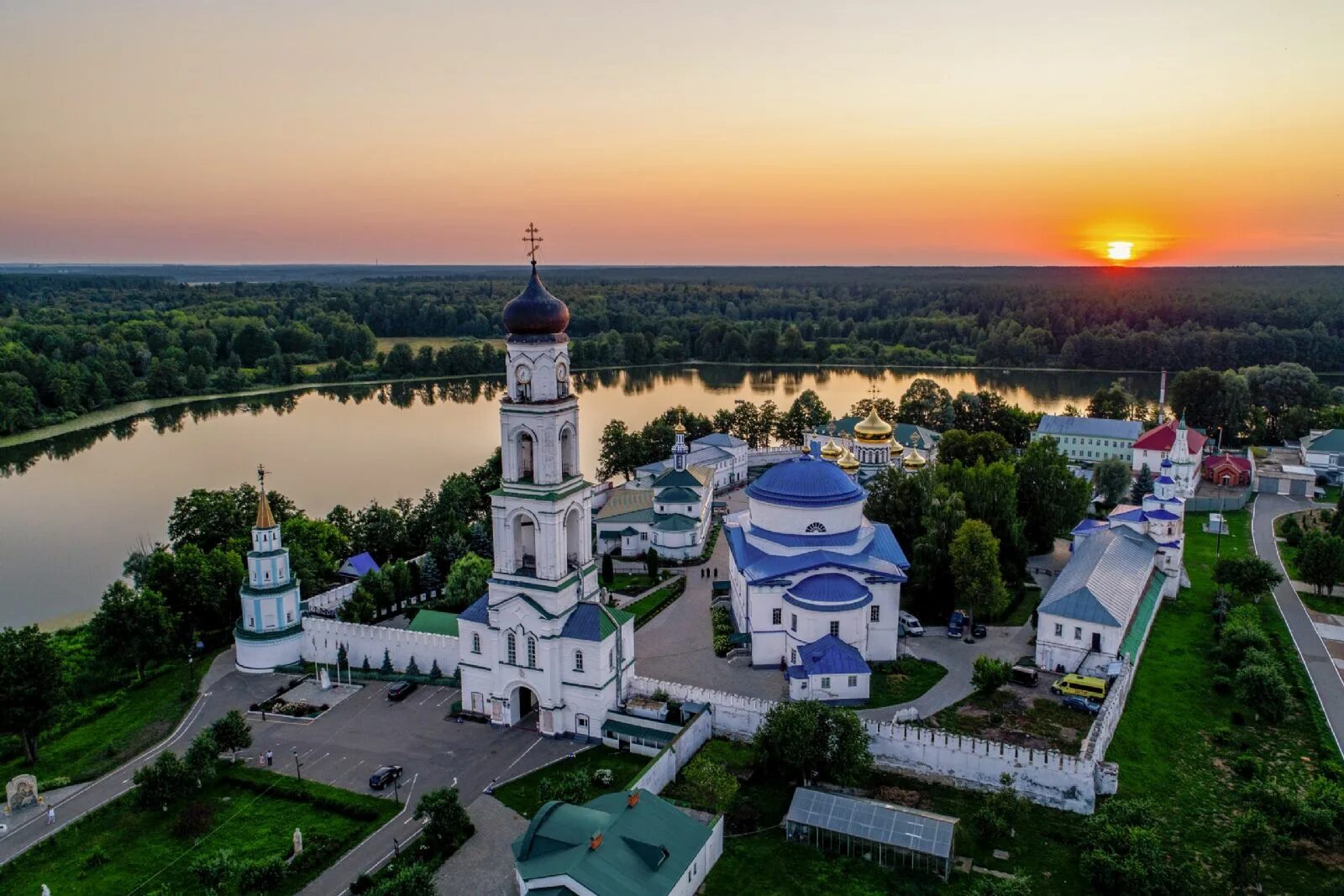 Раифский богородицкий монастырь. Раифский богородицкий монастырь. Раифский мужской монастырь в казани. Зеленодольск раифский монастырь. Рифицкий богородский монастырь.