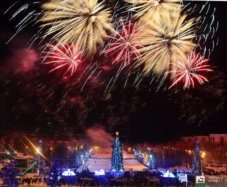 В уфе будет салют. Уфа салют, уфа,. салют на горсовете уфа. новогодний салют уфа. салют на площади ленина.