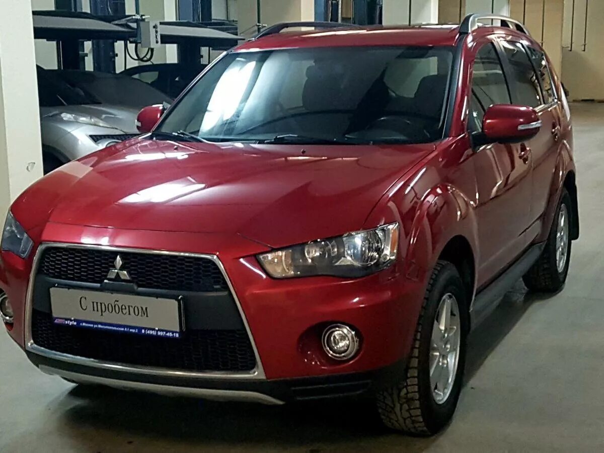 Mitsubishi большая. Mitsubishi Outlander красный. Mitsubishi Outlander XL 2006-2012 красный. Аутлендер красный 2012. Мицубиси Аутлендер 2013 красная.